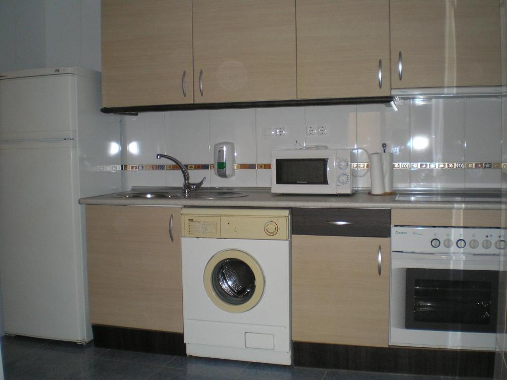 Apartamentos Turisticos Reyes Catolicos Сарагоса Стая снимка