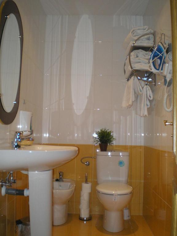Apartamentos Turisticos Reyes Catolicos Сарагоса Стая снимка